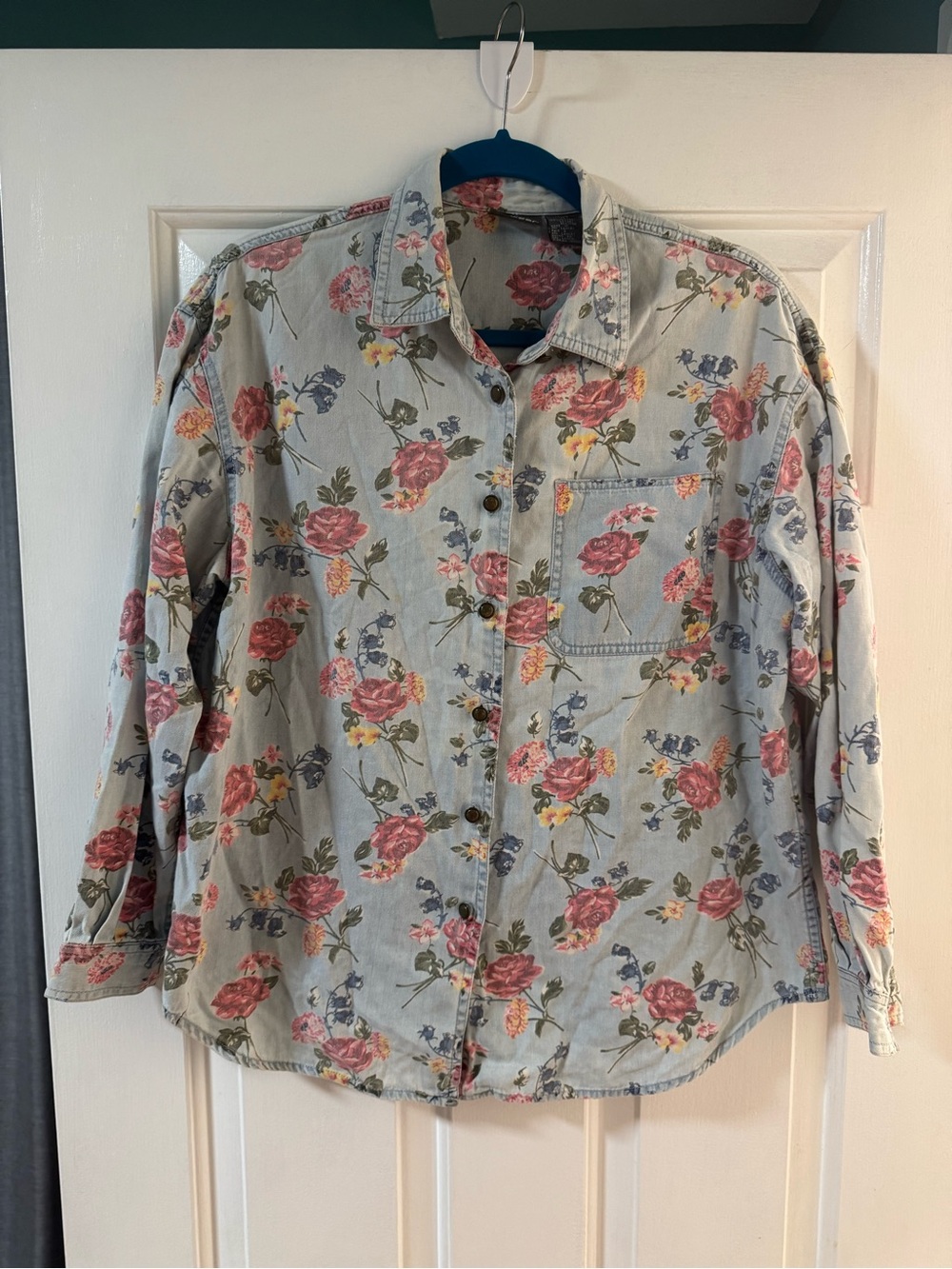 Lizwear Floral Button-Down Shirt in Washout Blue with Roses Metal Button Vintage